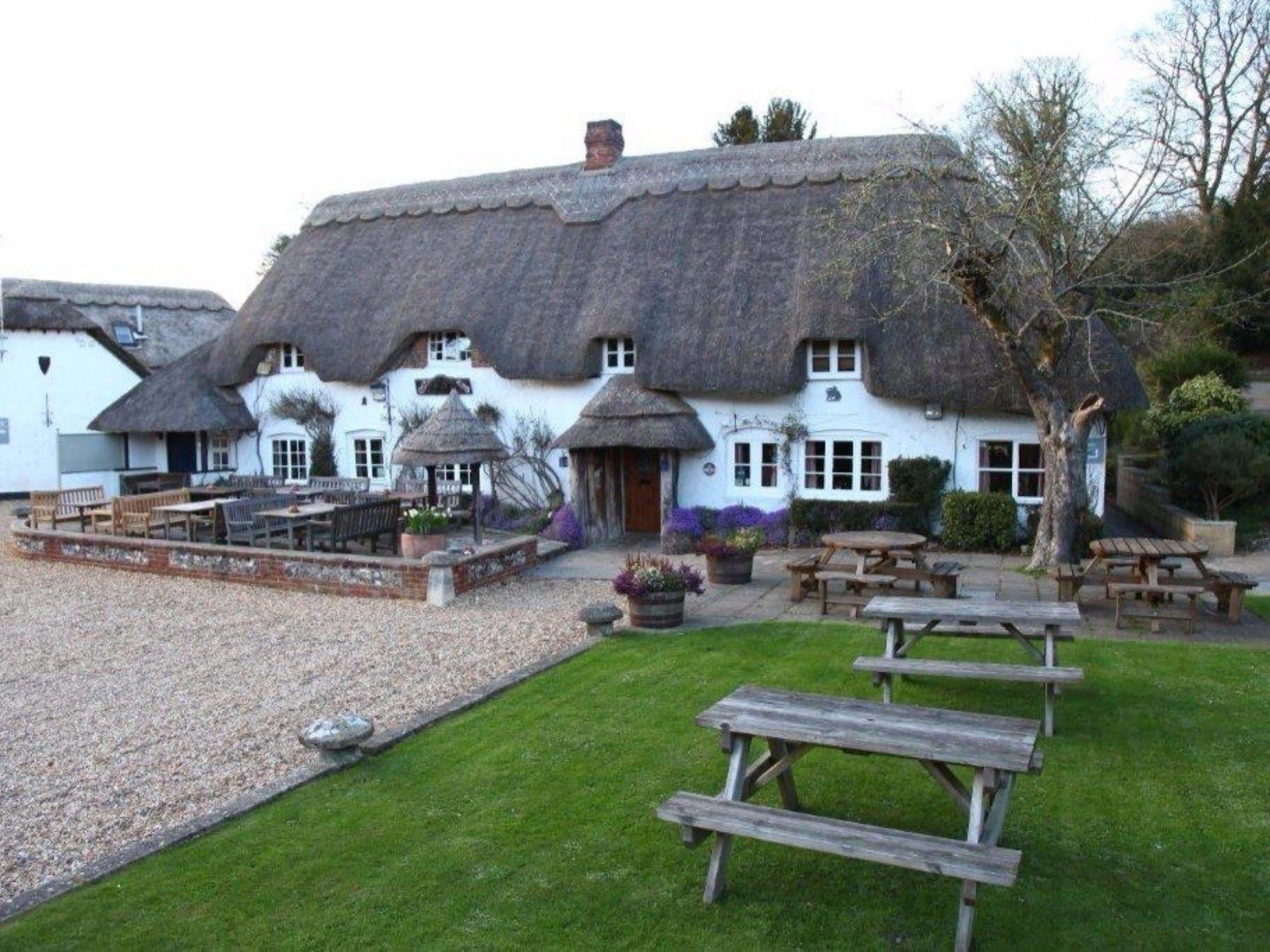 The Hatchet Inn Chute Dış mekan fotoğraf