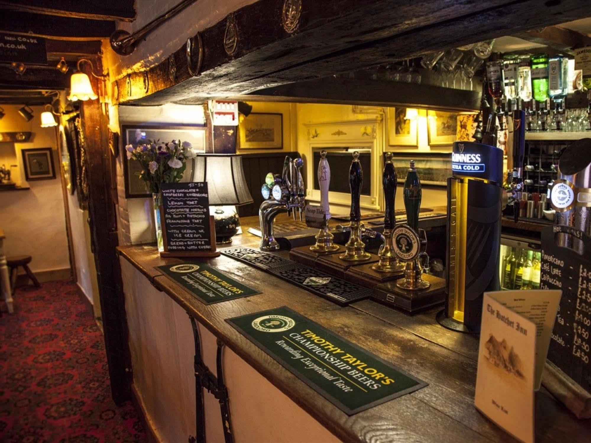 The Hatchet Inn Chute Dış mekan fotoğraf